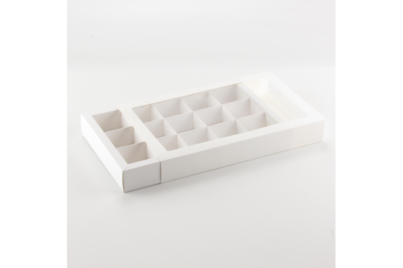 Коробка на 15 конфет с фальшбортом белая/крафт С ОКНОМ (12,2*20,4*3 см)